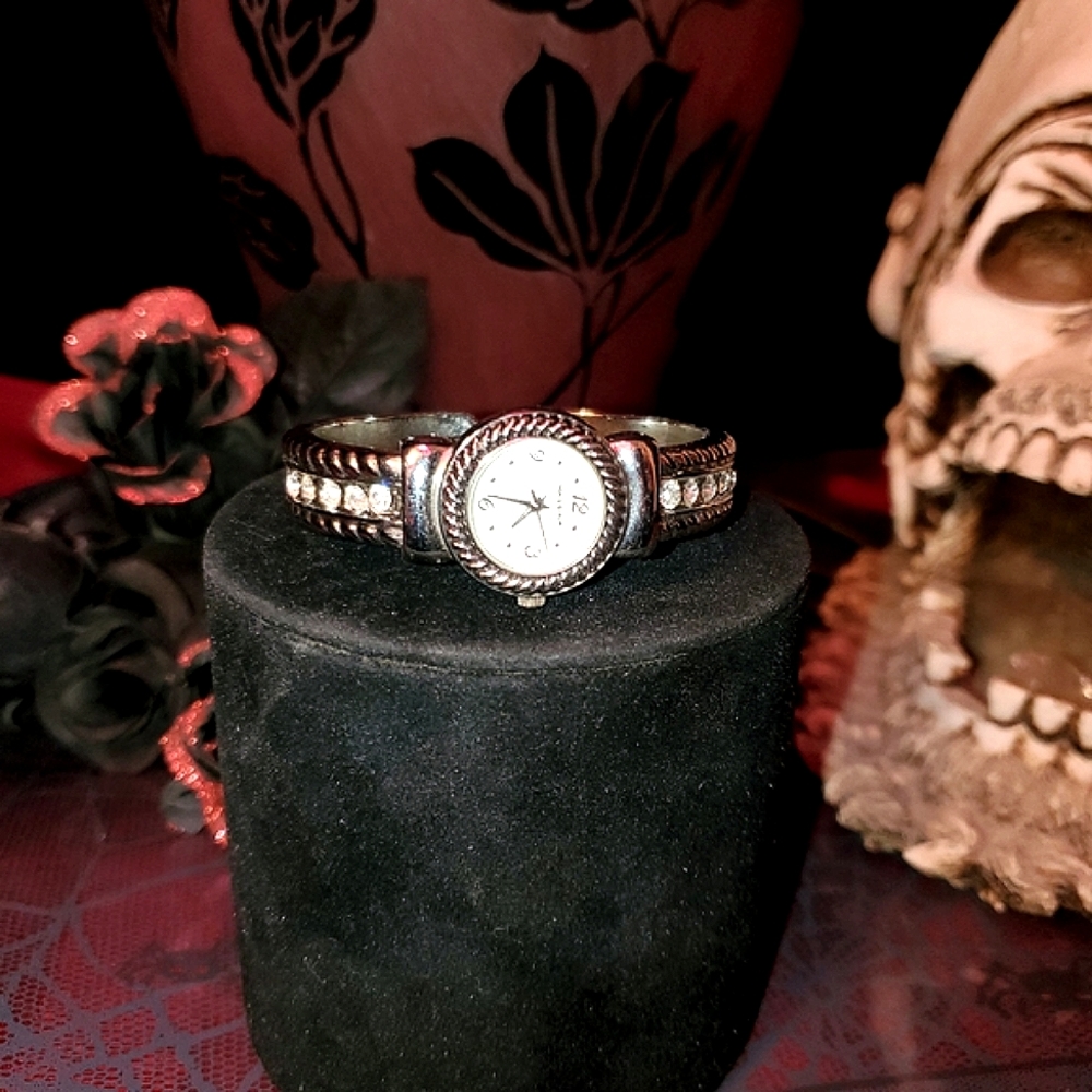 🖤Pt. 2- VTG Gorgeous Silver & Rhinestone Watch🖤